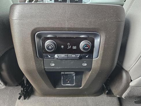 Used 2023 Chevrolet Suburban Z71 w/ Luxury Package AWD/4WD image 29