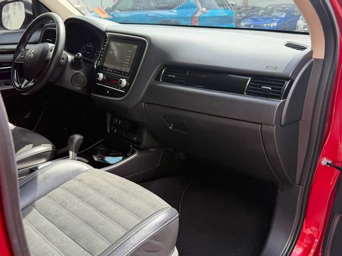 Used 2020 Mitsubishi Outlander SE FWD image 39
