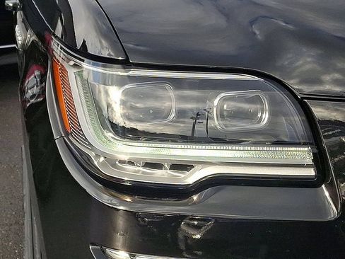 Used 2022 Lincoln Navigator Reserve AWD/4WD image 9