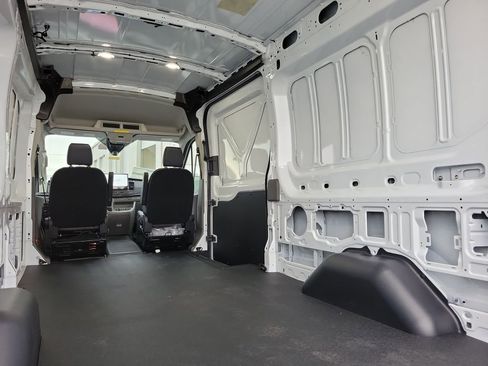 New 2025 Ford Transit 250 148 Medium Roof image 10