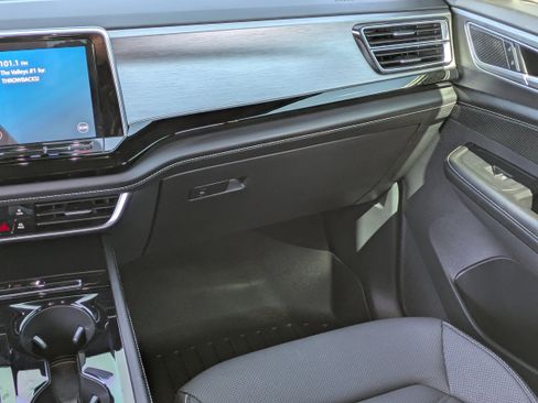 Used 2024 Volkswagen Atlas Cross Sport SE image 17