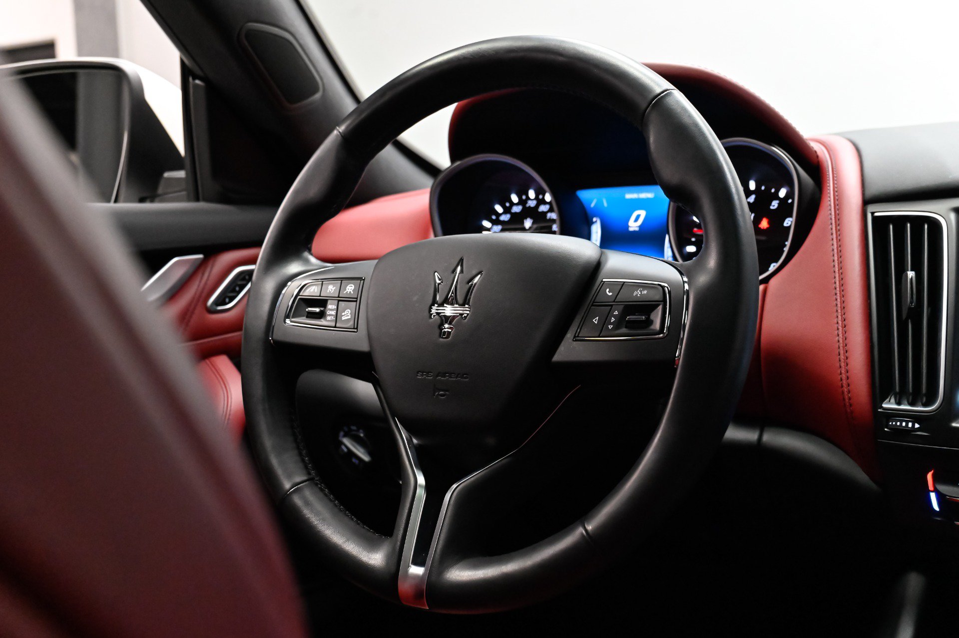Used 2020 Maserati Levante GranLusso AWD/4WD image 30
