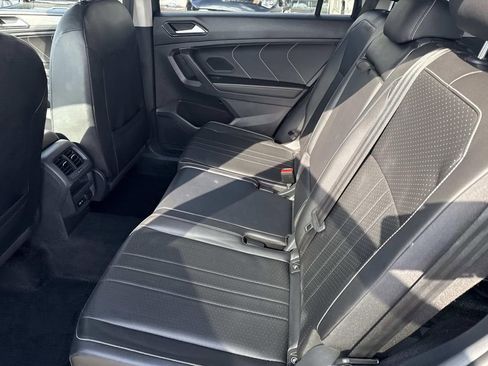 Used 2022 Volkswagen Tiguan SE image 16
