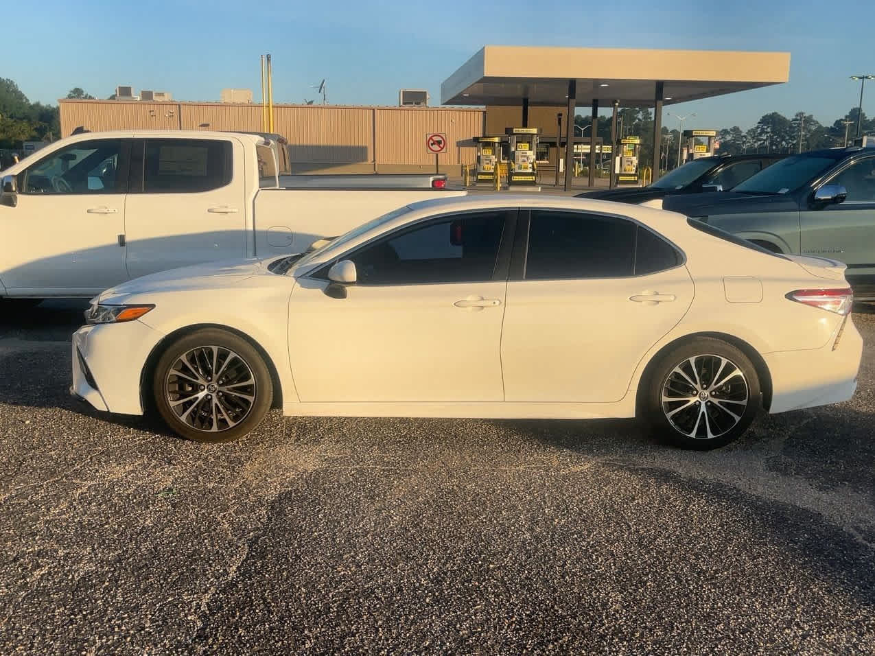 Used 2020 Toyota Camry SE FWD image 7