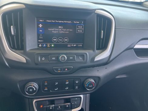 Used 2024 GMC Terrain SLE FWD image 17
