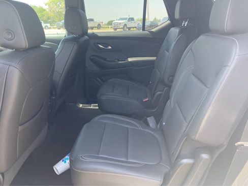 Used 2023 Chevrolet Traverse LT FWD image 6