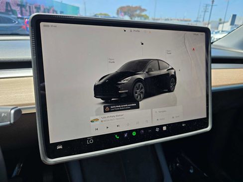 Used 2025 Tesla Model Y Long Range AWD/4WD image 25