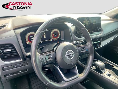 Used 2021 Nissan Rogue Platinum image 11