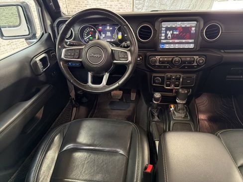 Used 2022 Jeep Wrangler Unlimited Sahara w/ Cold Weather Group AWD/4WD image 15