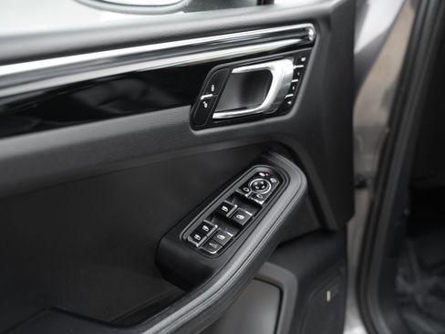 Used 2015 Porsche Macan S AWD/4WD image 21