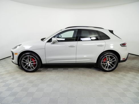 Certified 2024 Porsche Macan S AWD/4WD image 2