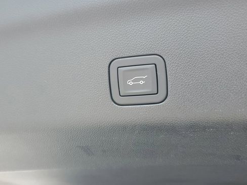 Certified 2025 Chevrolet Tahoe High Country AWD/4WD image 28