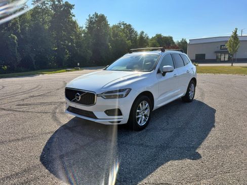 Used 2020 Volvo XC60 T5 Momentum w/ Protection Package Premier AWD/4WD image 5