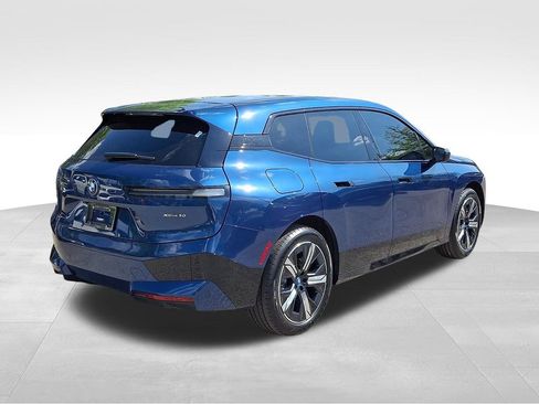 Used 2024 BMW iX xDrive50 w/ Sport Package AWD/4WD image 6