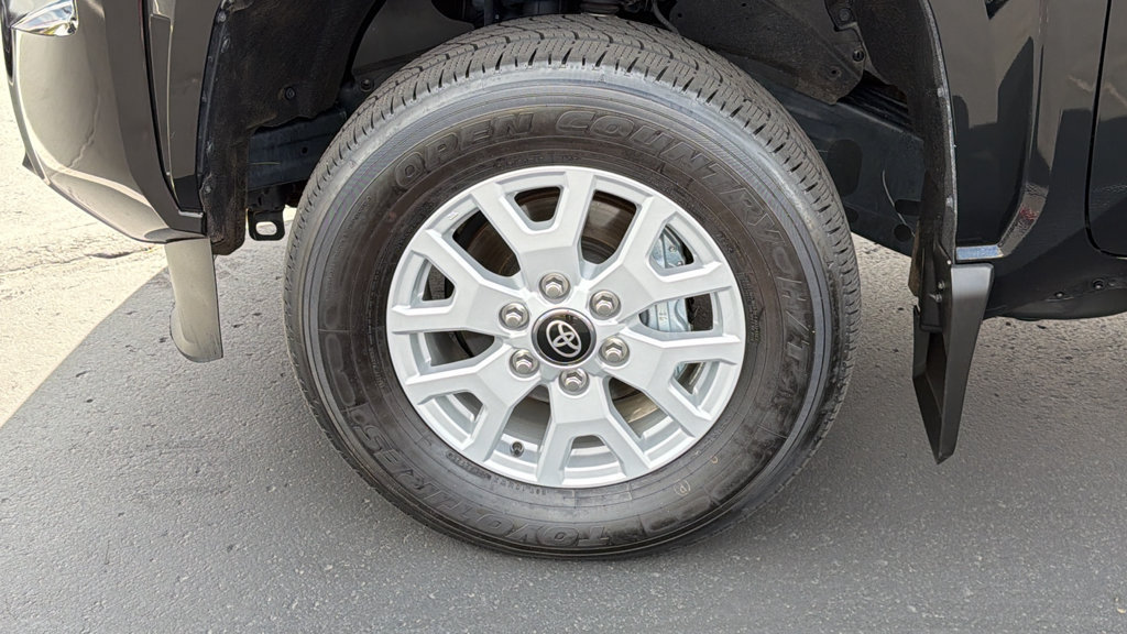 Certified 2025 Toyota Tacoma SR5 AWD/4WD image 9