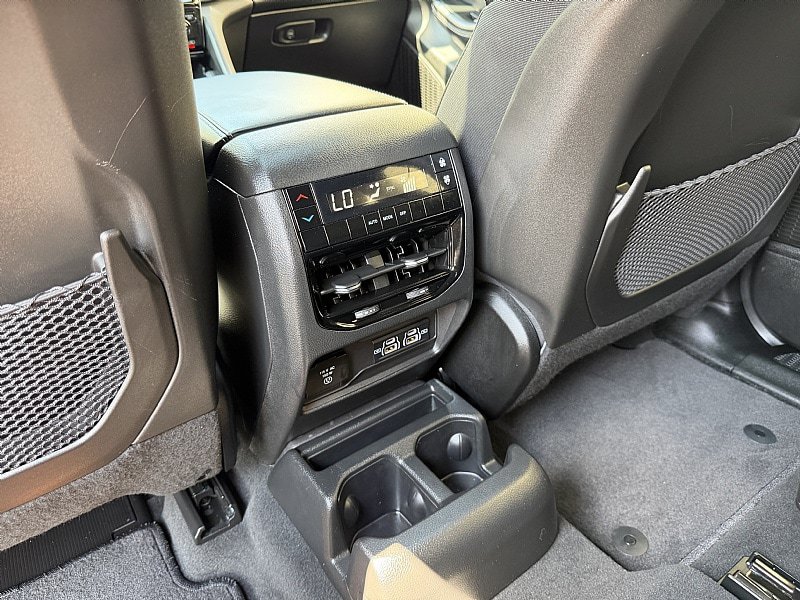 Used 2024 Jeep Grand Cherokee L Altitude AWD/4WD image 24