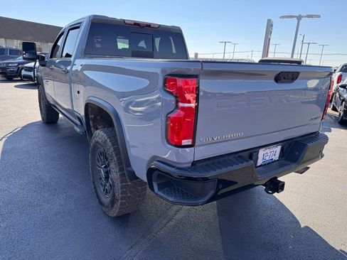 Used 2024 Chevrolet Silverado 2500 ZR2 w/ Technology Package image 3