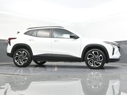 Used 2025 Chevrolet Trax RS w/ Driver Confidence Package image 45