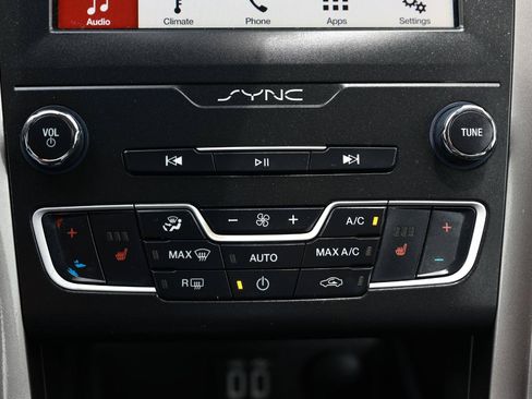 Used 2019 Ford Fusion SEL FWD image 32