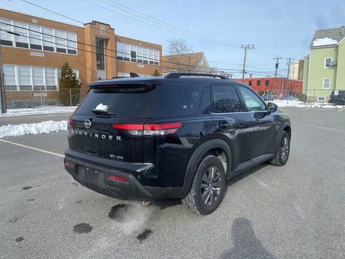 Used 2024 Nissan Pathfinder SV image 5