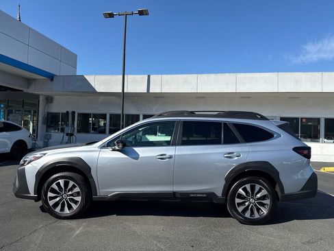 Used 2023 Subaru Outback Limited image 5