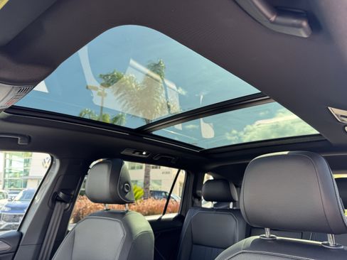 Used 2024 Volkswagen Tiguan SE R-Line image 33