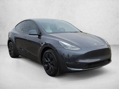 Used 2025 Tesla Model Y Long Range AWD/4WD image 3