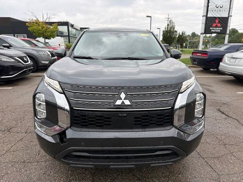 Used 2024 Mitsubishi Outlander SE FWD image 2
