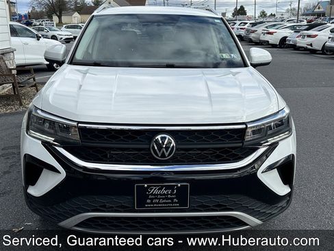 Used 2022 Volkswagen Taos SE image 2