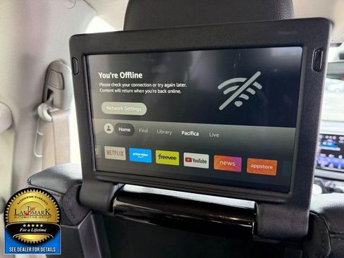 Used 2022 Chrysler Pacifica Touring-L w/ Uconnect Theater Family Group image 17