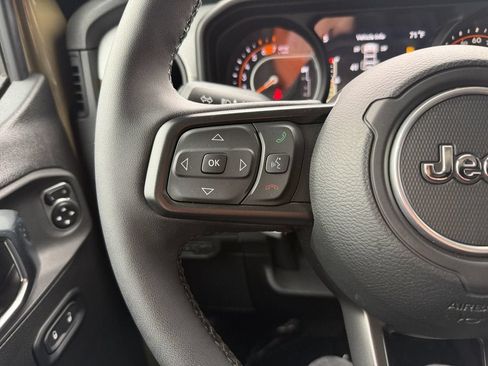 Used 2025 Jeep Wrangler Sport AWD/4WD image 15