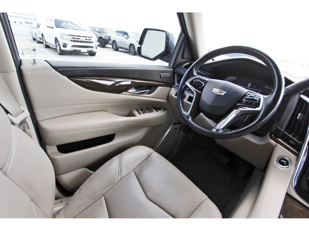 Used 2019 Cadillac Escalade Luxury RWD image 8