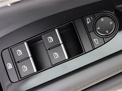 Used 2024 MAZDA MAZDA3 Hatchback w/Premium Plus Pkg image 21