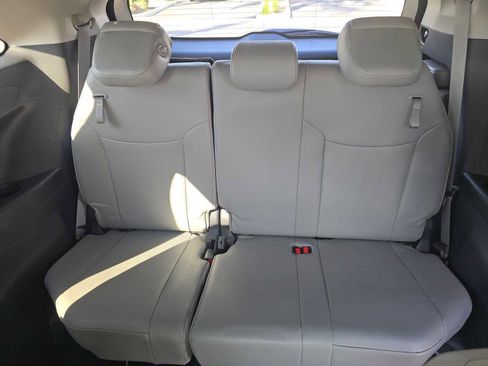 Used 2025 Toyota Sienna XLE image 18