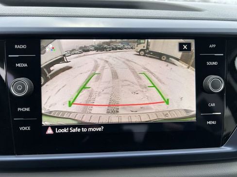 Used 2022 Volkswagen Taos SE image 16