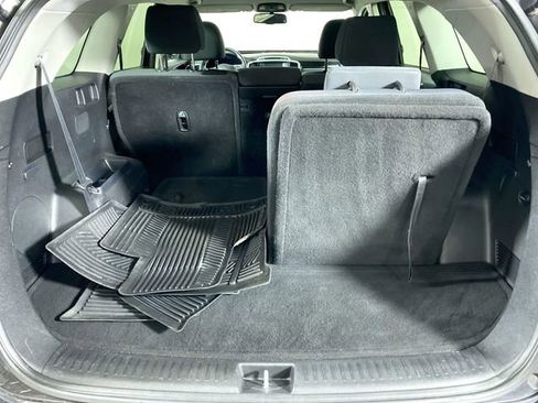 Used 2019 Kia Sorento LX w/ LX Convenience Package image 32