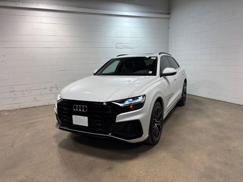 Used 2020 Audi Q8 Premium Plus w/ Premium Plus Package AWD/4WD image 2