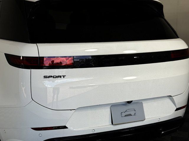 New 2026 Land Rover Range Rover Sport Dynamic SE AWD/4WD image 16