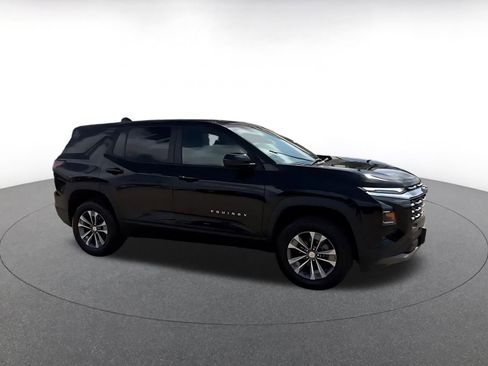 Used 2025 Chevrolet Equinox LT FWD image 2