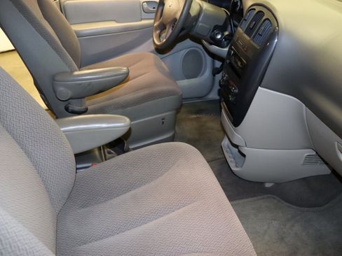 Used 2007 Dodge Caravan SXT w/ Popular Equipment Group I FWD image 20