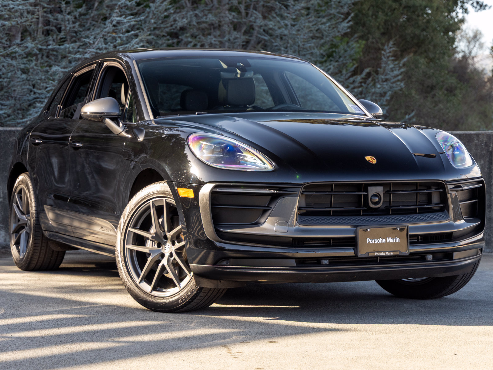 Certified 2025 Porsche Macan Turbo AWD/4WD image 9