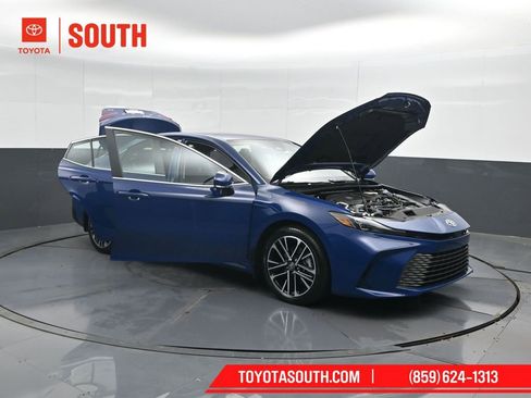 Used 2025 Toyota Camry XLE image 56