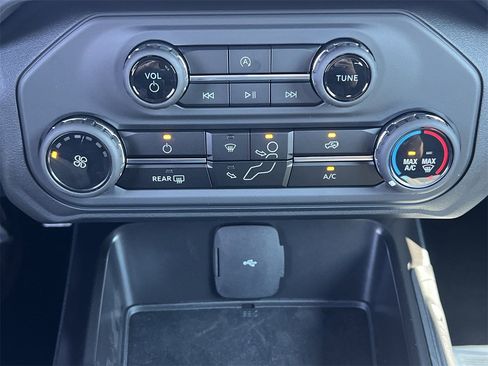 New 2025 Ford Bronco Base image 6