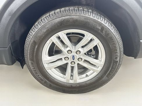 Used 2022 Ford Explorer XLT AWD/4WD image 32