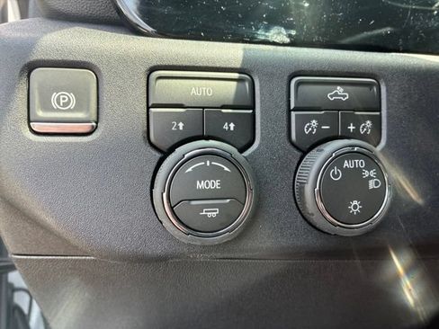 Used 2026 Chevrolet Silverado 1500 LT AWD/4WD image 28