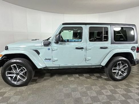 Used 2024 Jeep Wrangler Unlimited w/ Convenience Group AWD/4WD image 6
