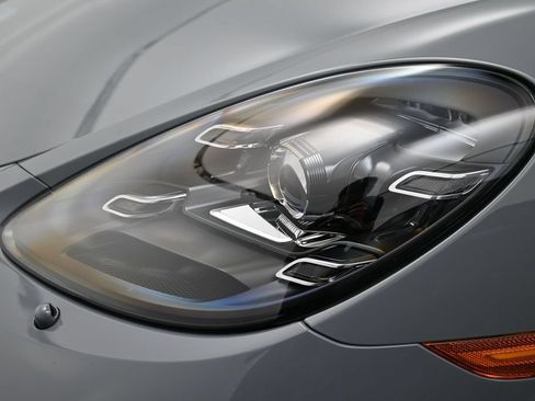 Certified 2024 Porsche 718 Boxster RWD image 33