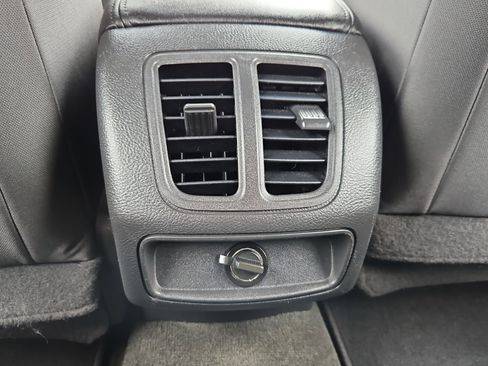 Used 2013 Ford Taurus SEL image 23