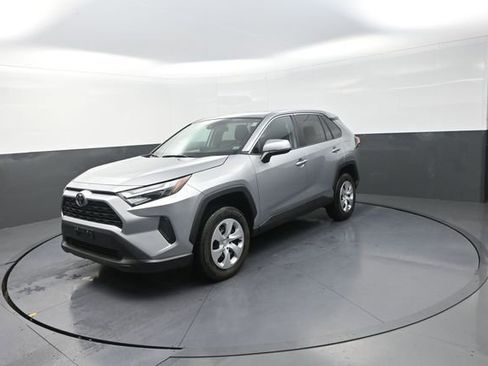 Used 2025 Toyota RAV4 LE AWD/4WD image 30