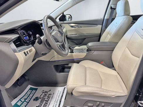 Used 2017 Cadillac XT5 Luxury w/ LPO, Wheel Lock Package AWD/4WD image 16